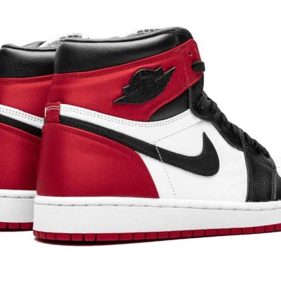 AIR JORDAN 1 SATIN BLACK TOE