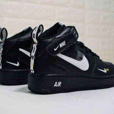 AIR FORCE 1 07 LV8 UTILITY ALTAS NEGRAS